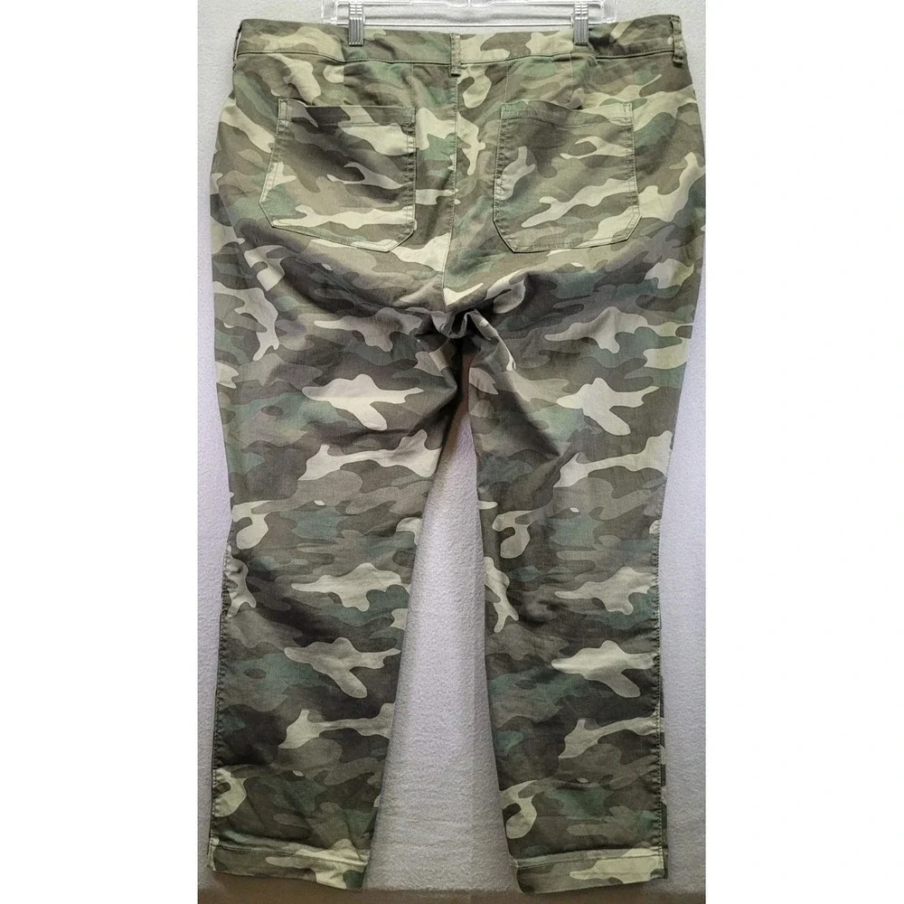 Old Navy Chino Camo Pixie Pants Green Womens‎ Size 18 Straight Leg - Picture 8 of 10
